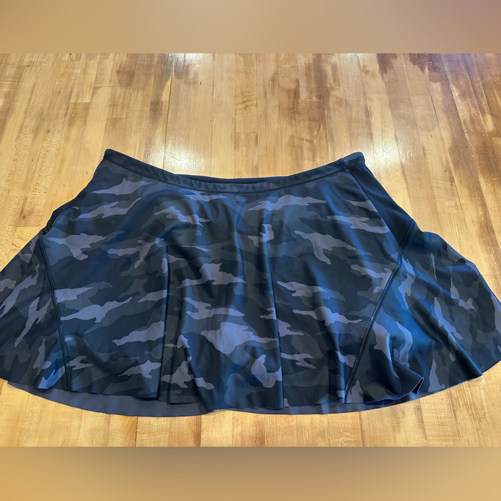 Athleta Match Point Camo Printed Skort 13.5”, XL